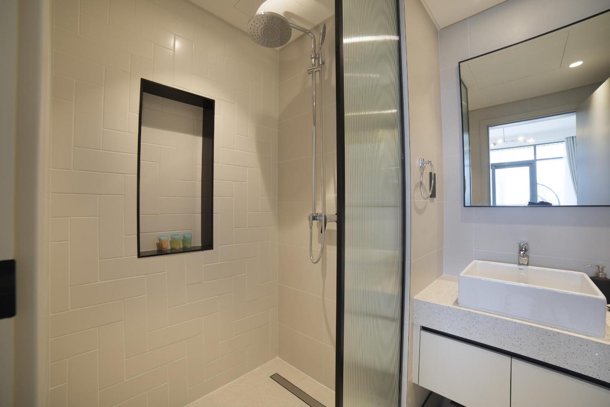 Luxe 2br, Marina Vista, Emaar Beachfront, Harbour