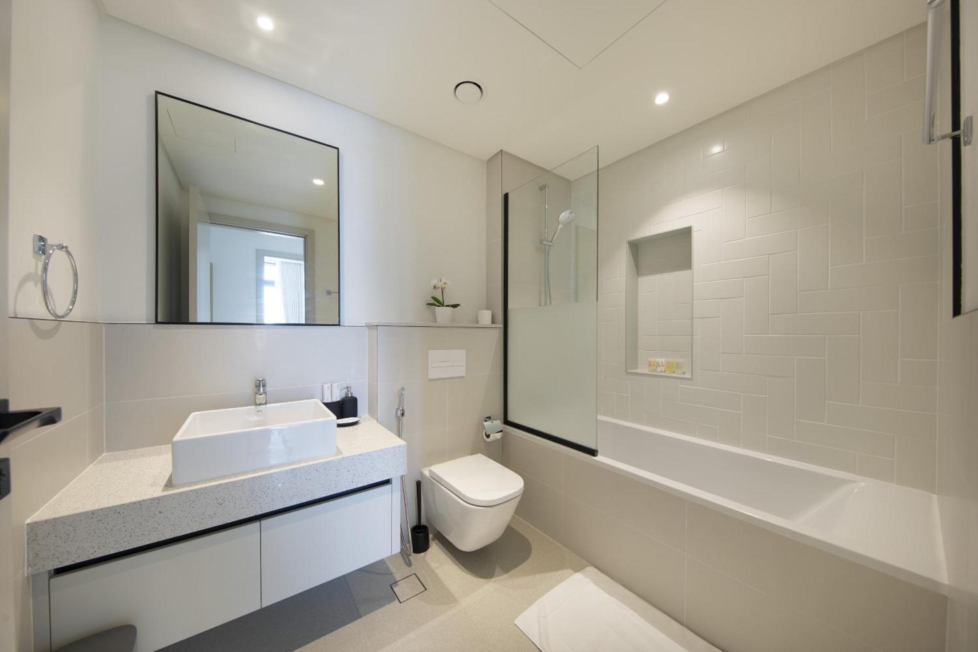 Luxe 2br, Marina Vista, Emaar Beachfront, Harbour Apartment